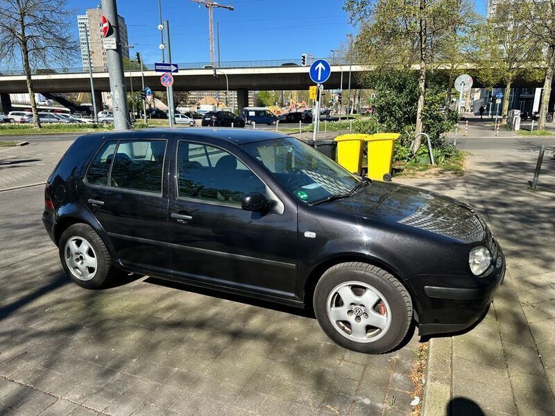 Schwarz Gebraucht 2002 VW Golf IV Edition Limousine | 1.700 € (Guter Preis) - Bild 1/4