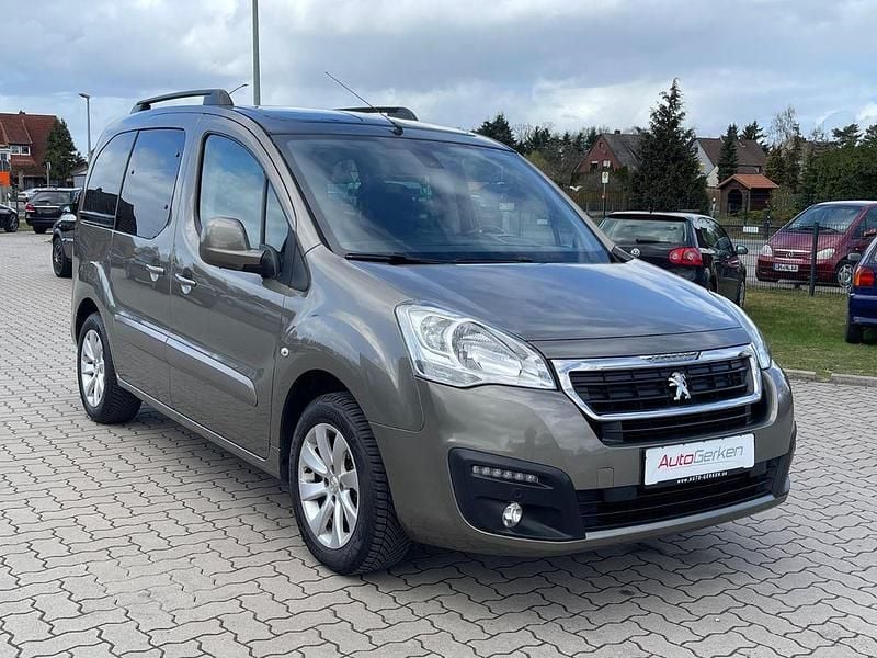 Gebraucht Peugeot Partner Tepee Allure 99 PS (72 kW) 2017 Lack nocciola metallic Van / Kleinbus