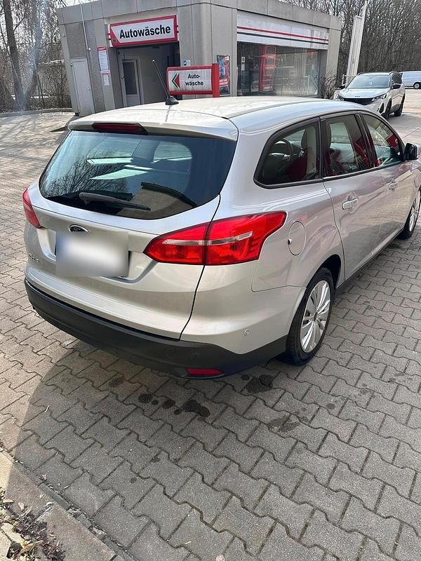 Gebraucht Ford Focus Titanium 120 PS (88 kW) 2017 Grau Kombi