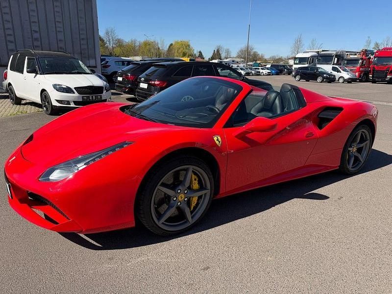 Second-hand Ferrari 488 669 CP (492 kW) 2018 Roșu Cabrio