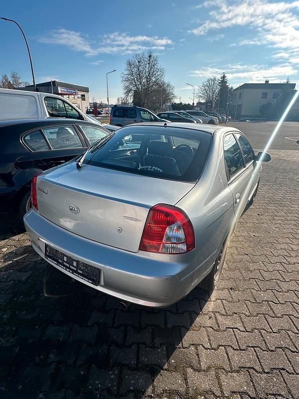 Gebraucht Kia Shuma 114 PS (83 kW) 2004 Grau Kleinwagen