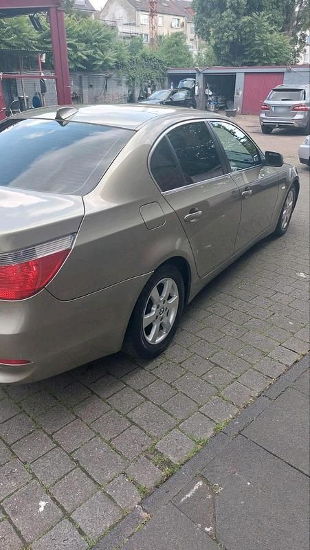 Gebraucht BMW 520 170 PS (125 kW) 2005 Gold Limousine