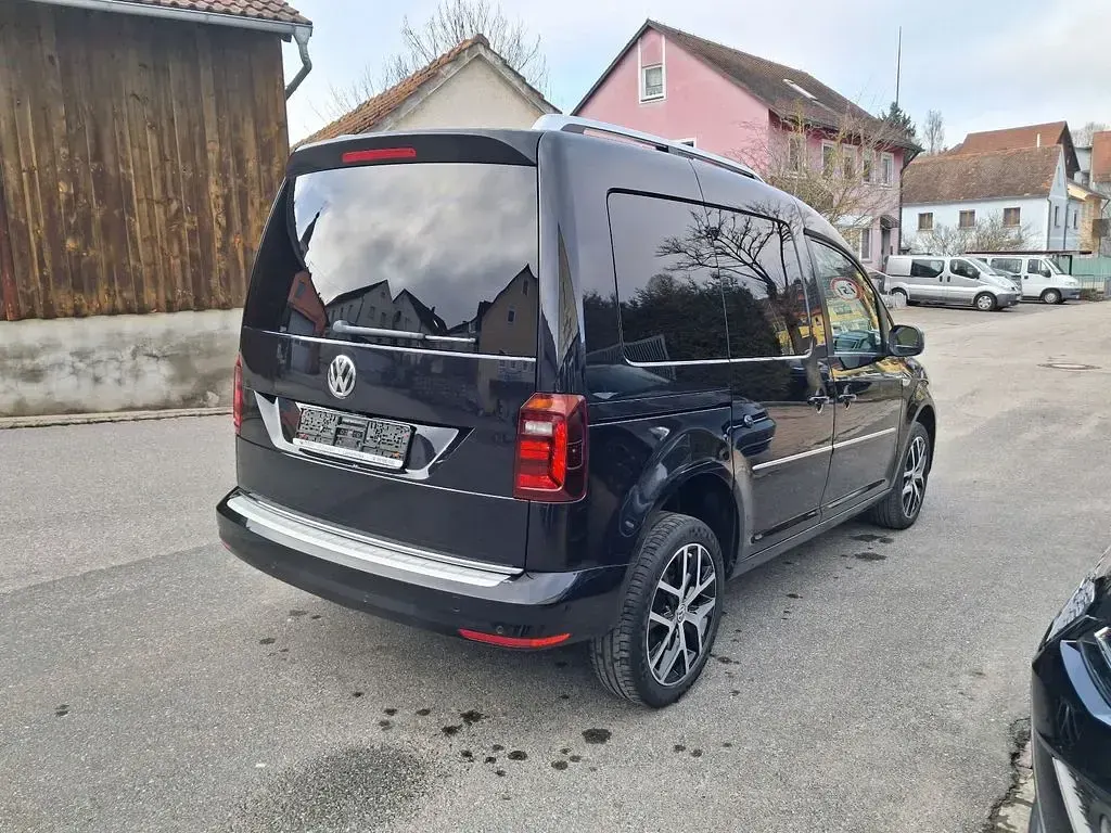 Gebraucht VW Caddy Highline 150 PS (110 kW) 2016 Schwarz Van / Kleinbus