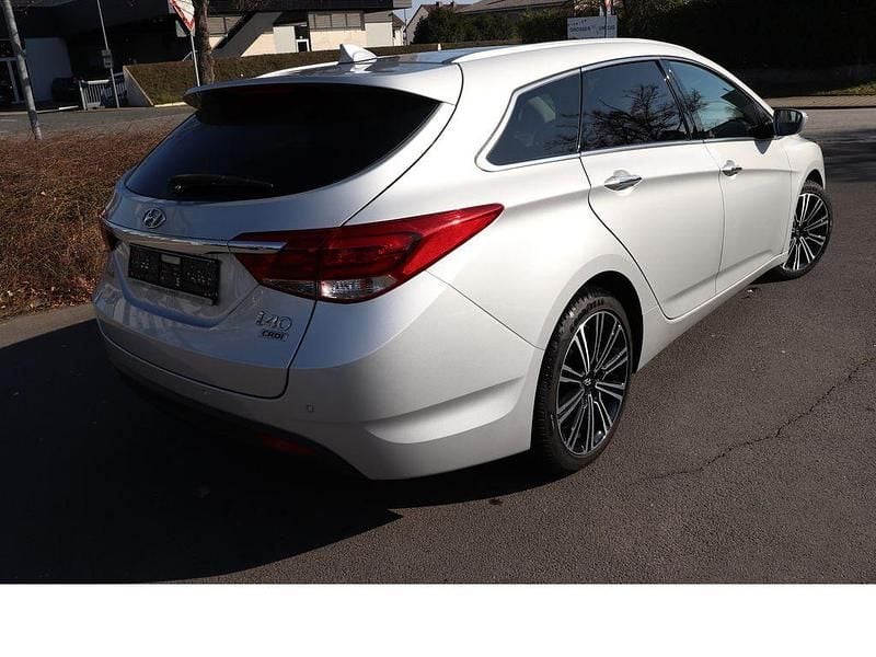 Gebraucht Hyundai i40 Premium 141 PS (103 kW) 2017 Silber Kombi