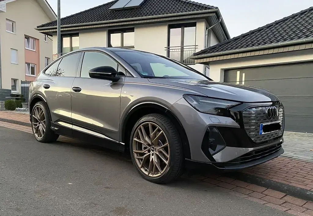 Second-hand Audi Q4 e-tron Ambiente 219 kW (299 CP) 2023 Gri SUV