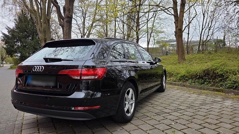 Second-hand Audi A4 Design 150 CP (110 kW) 2018 Negru Break