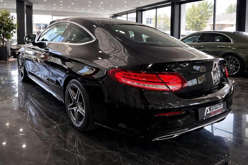Gebraucht Mercedes C180 AMG line 156 PS (114 kW) 2021 Schwarz Coupé