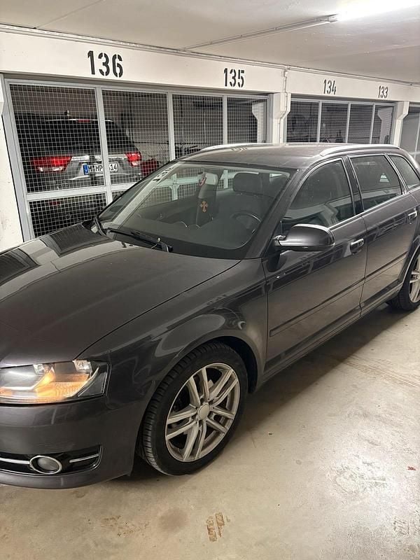 Braun Gebraucht 2012 Audi A3 Kleinwagen | 6.200 € (Superpreis) - Bild 1/4