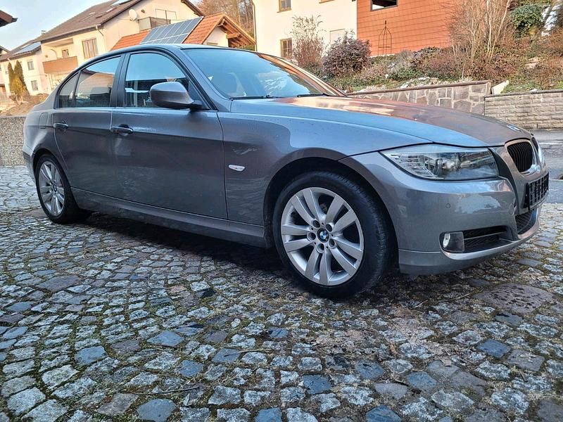 Gebraucht BMW 320 170 PS (125 kW) 2009 Silber Limousine