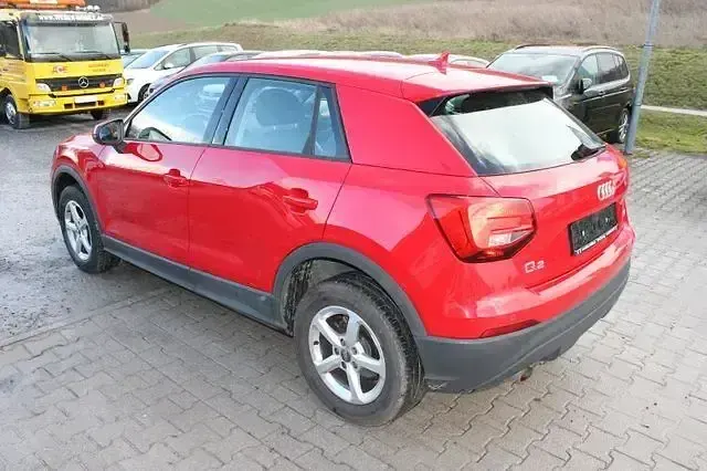 Gebraucht Audi Q2 Comfort 116 PS (85 kW) 2016 Rot SUV
