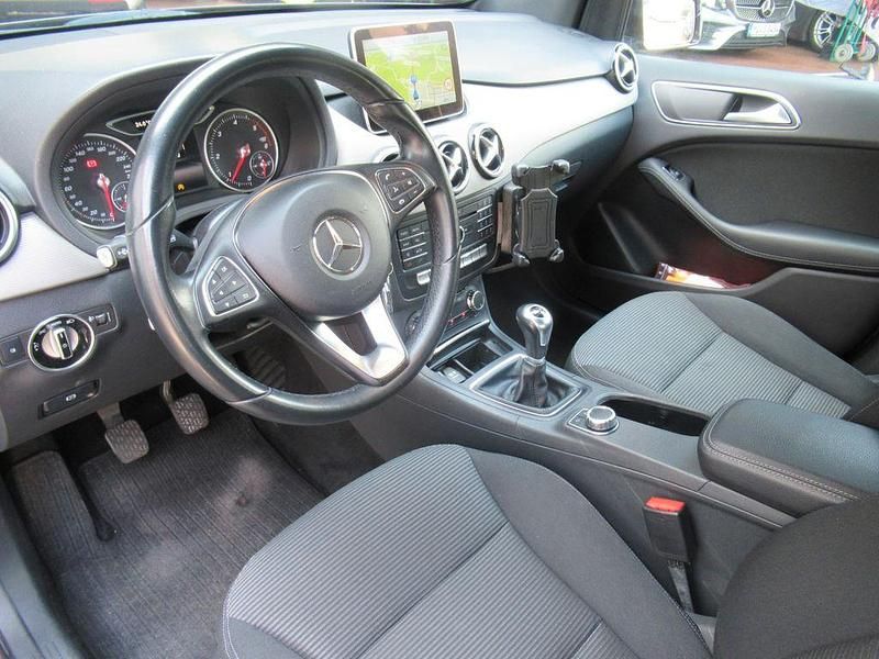 Gebraucht Mercedes B180 109 PS (80 kW) 2015 Braun Van / Kleinbus