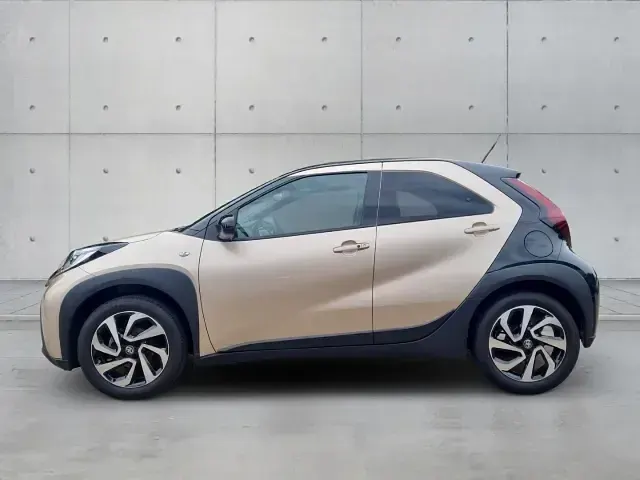 Gebraucht Toyota Aygo X Team 72 PS (52 kW) 2024 209) (beige SUV