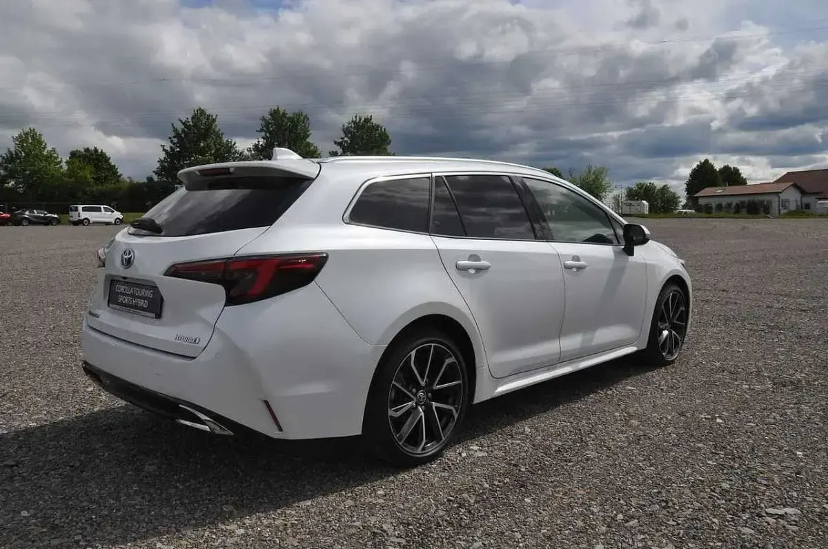 Neu Toyota Corolla Lounge 196 PS (144 kW) 2025 Weiß Kombi