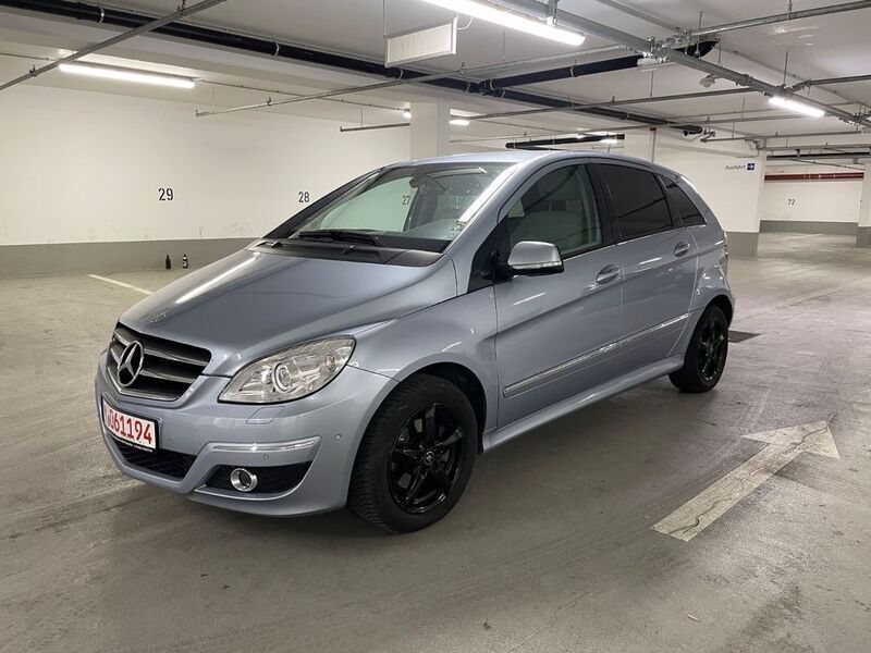 Blau Gebraucht 2008 Mercedes B200 Van / Kleinbus | 5.990 € (Fairer Preis) - Bild 1/4