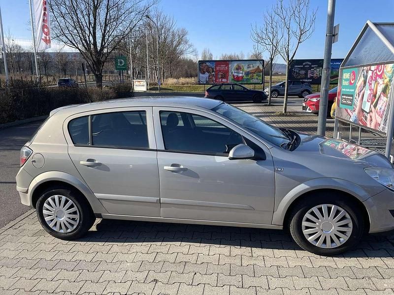 Gebraucht Opel Astra Catch Me 105 PS (77 kW) 2007 Limousine
