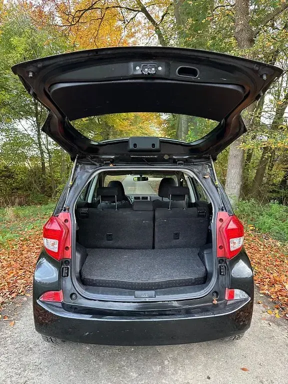 Gebraucht Subaru Trezia Active 90 PS (66 kW) 2010 Schwarz Kleinwagen
