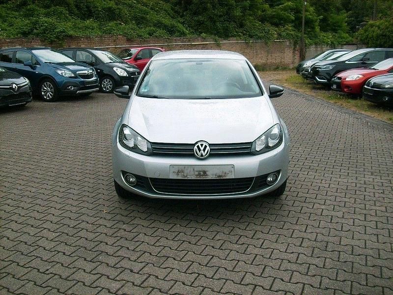 Silber Gebraucht 2012 VW Golf Style Limousine | 4.499 € (Fairer Preis) - Bild 1/4