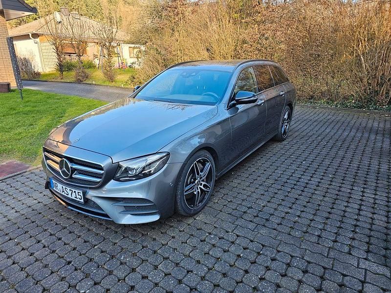 Gebraucht Mercedes E350 AMG line 286 PS (210 kW) 2019 Grau Kombi