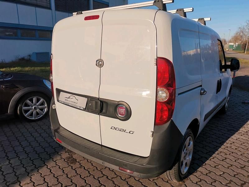 Gebraucht Fiat Doblò Basis 90 PS (66 kW) 2012 Weiß Van / Kleinbus