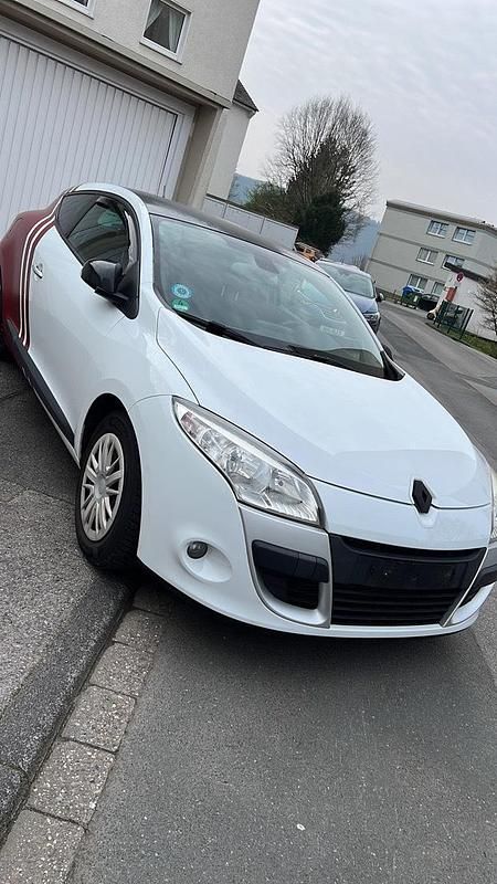 Weiß Gebraucht 2010 Renault Mégane Coupé Night&Day Coupé | 5.999 € (Etwas zu teuer) - Bild 1/4