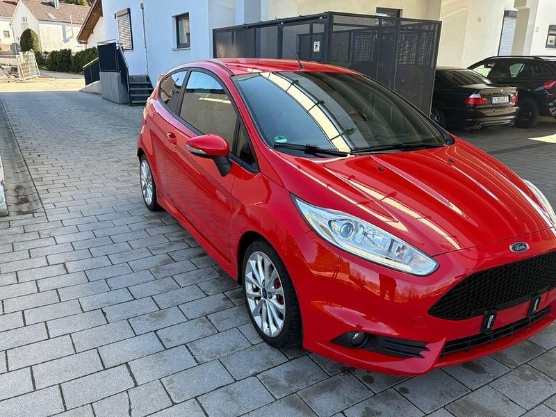 Gebraucht Ford Fiesta ST 182 PS (133 kW) 2015 Rot Kleinwagen
