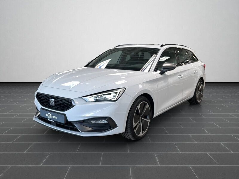 Nevada weiß metallic (metallic) Gebraucht 2022 Seat Leon FR Limousine | 23.490 € (Fairer Preis) - Bild 1/4