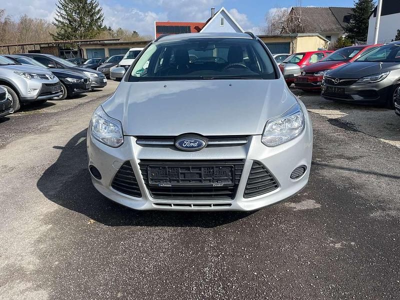 Gebraucht Ford Focus Trend 125 PS (91 kW) 2014 Polarsilber metallic Kombi