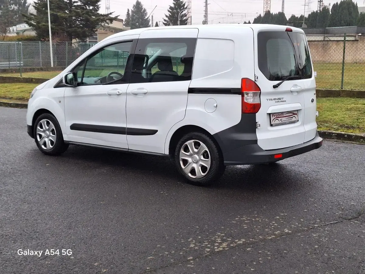 Gebraucht Ford Transit Courier Trend 101 PS (74 kW) 2018 Weiß Van