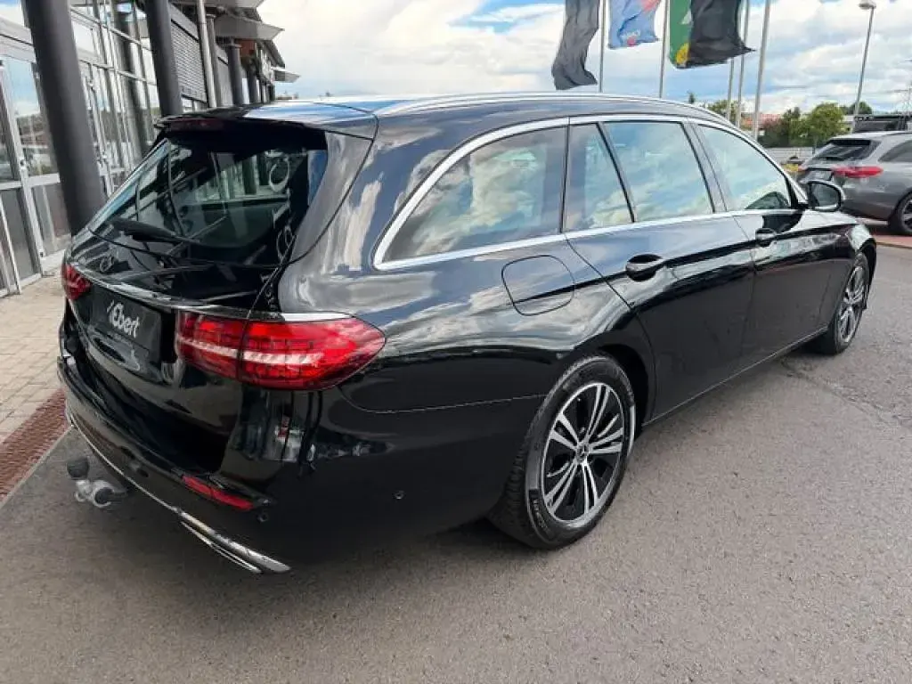 Gebraucht Mercedes E200 Avantgarde 160 PS (117 kW) 2024 Obsidianschwarz (metallic) Kombi