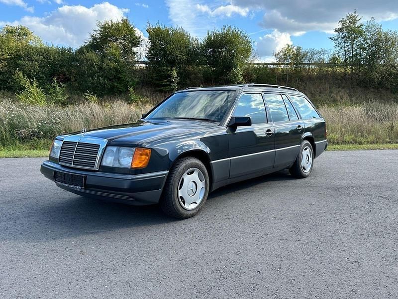 Gebraucht Mercedes E230 136 PS (100 kW) 1990 Schwarz Kombi