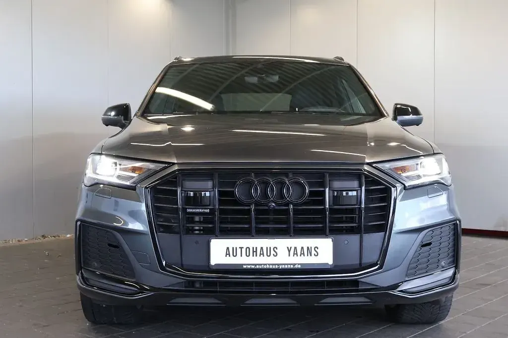 Używany Audi Q7 Competition 286 KM (210 kW) 2022 Szary SUV