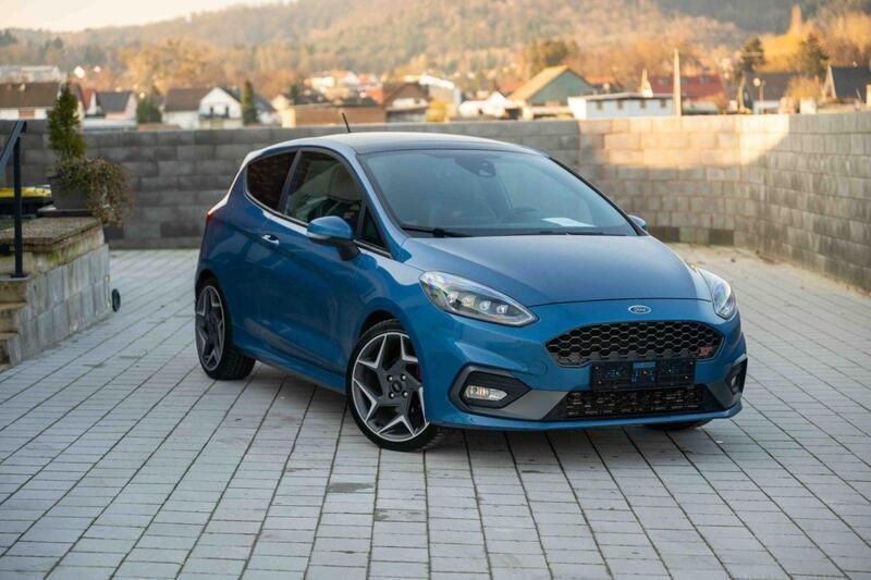 Blau Gebraucht 2018 Ford Fiesta ST Kleinwagen | 12.999 € (Fairer Preis) - Bild 1/4