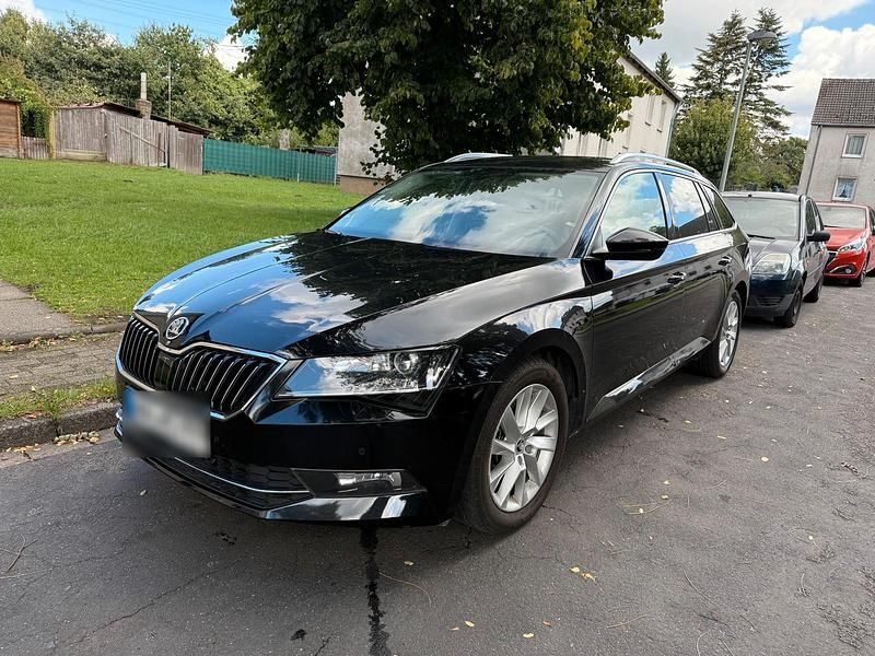 Schwarz Gebraucht 2017 Skoda Superb Kombi | 12.000 € (Fairer Preis) - Bild 1/4