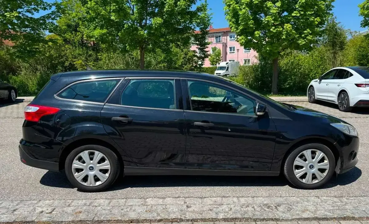 Brugt Ford Focus Ambiente 101 HK (74 kW) 2014 Sort Stationcar