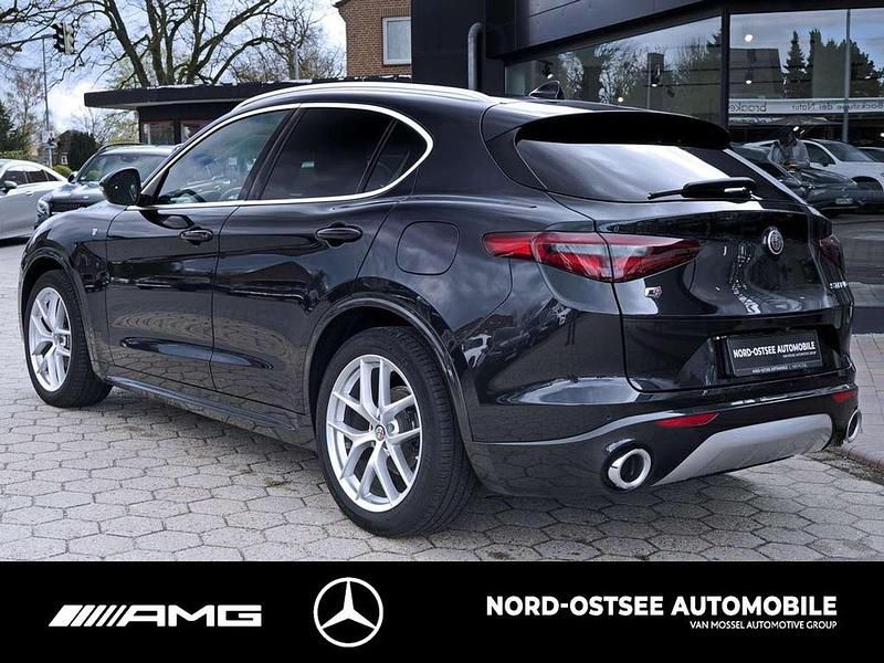 Gebraucht Alfa Romeo Stelvio Lusso 209 PS (153 kW) 2021 Schwarz SUV