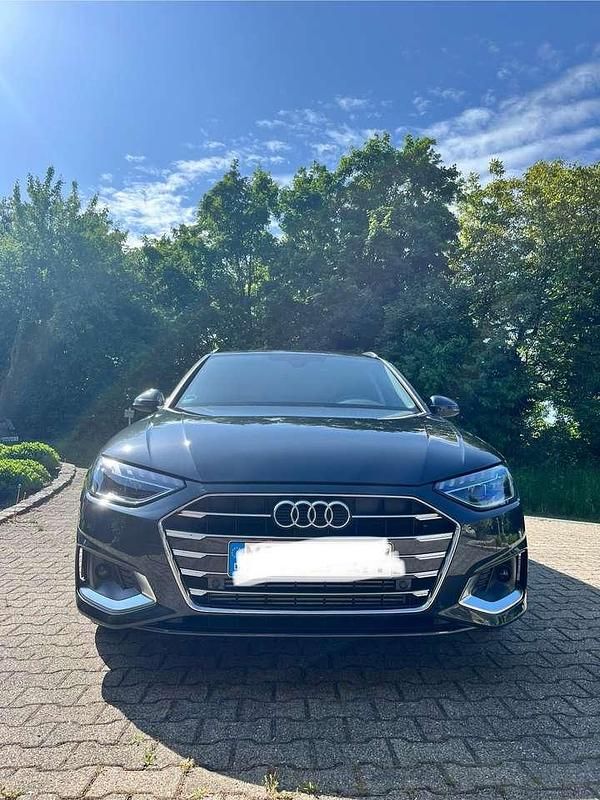 Grau Gebraucht 2024 Audi A4 Advanced Plus Kombi | 31.900 € (Guter Preis) - Bild 1/4