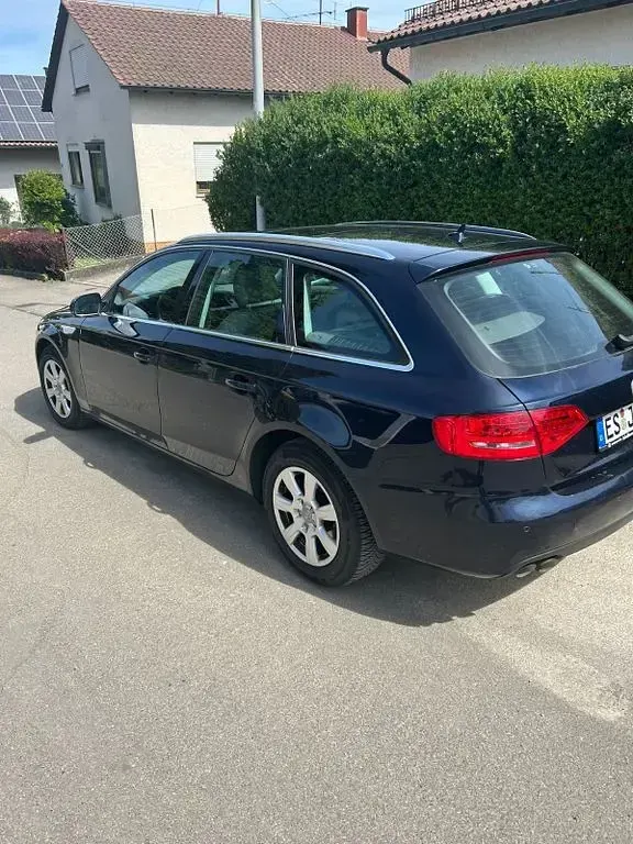Gebraucht Audi A4 143 PS (105 kW) 2010 Blau Limousine