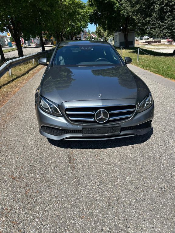 Grau Gebraucht 2020 Mercedes E400 Limousine | 29.800 € (Superpreis) - Bild 1/4
