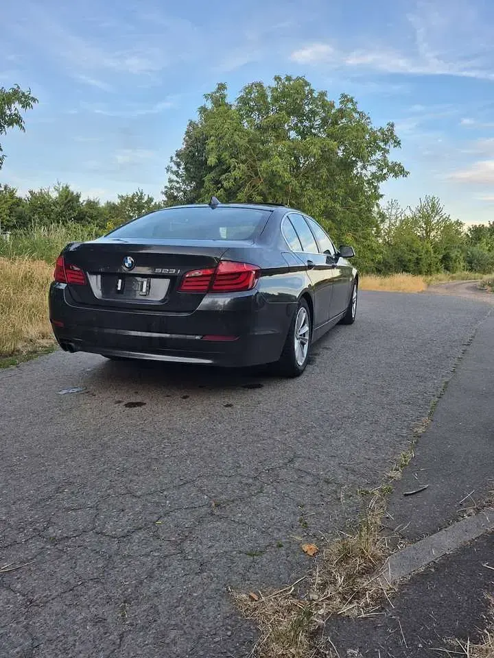 Gebraucht BMW 523 Luxury Line 204 PS (150 kW) 2010 Schwarz Limousine