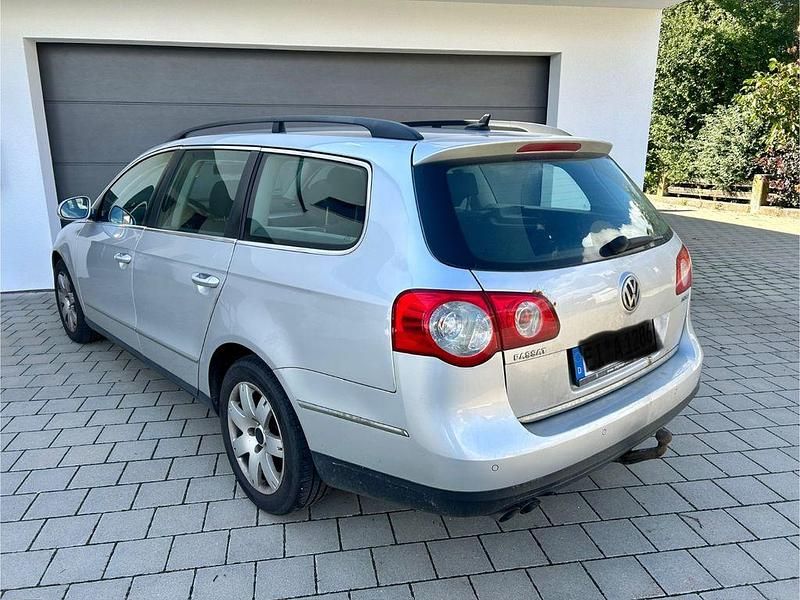 Silber Gebraucht 2010 VW Passat Comfortline Kombi | 2.200 € (Guter Preis) - Bild 1/4