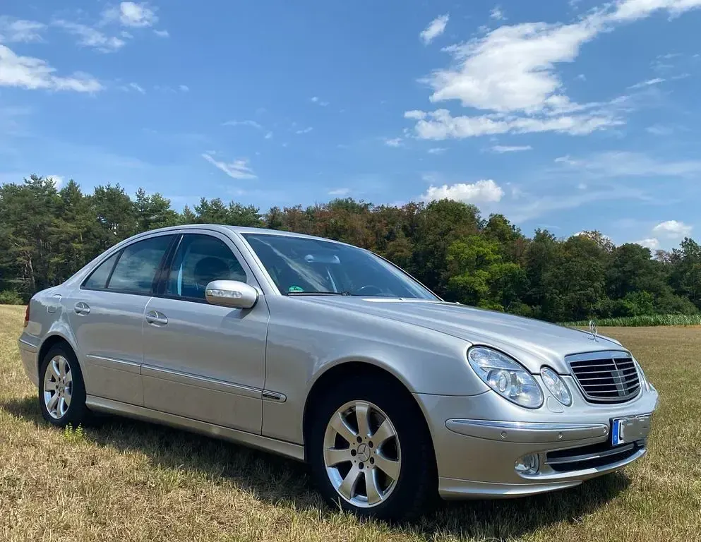 Gebraucht Mercedes E320 Avantgarde 224 PS (164 kW) 2002 Silber Limousine