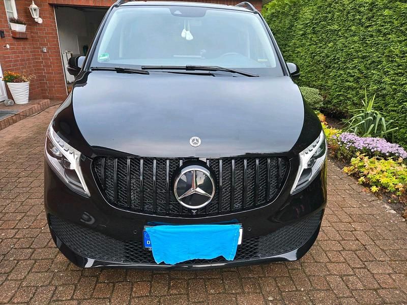 Schwarz Gebraucht 2022 Mercedes V250 Van / Kleinbus | 62.000 € - Bild 1/4