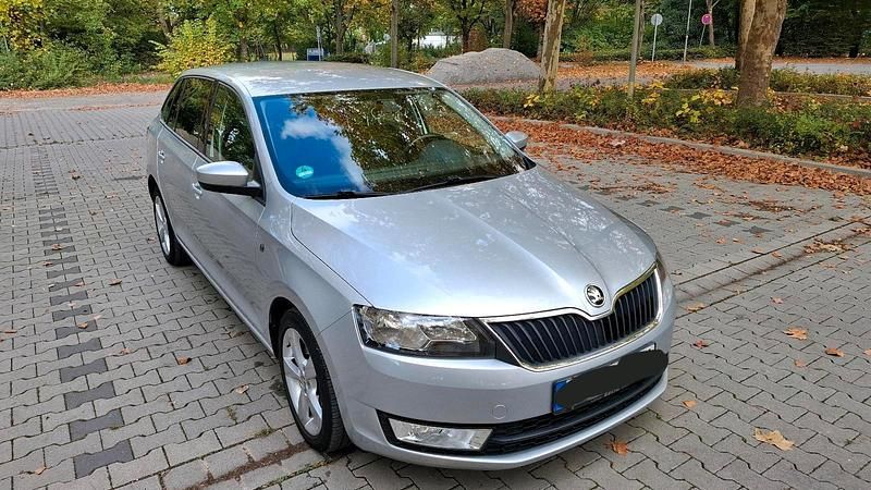 Silber Gebraucht 2015 Skoda Rapid Kleinwagen | 9.100 € (Fairer Preis) - Bild 1/4