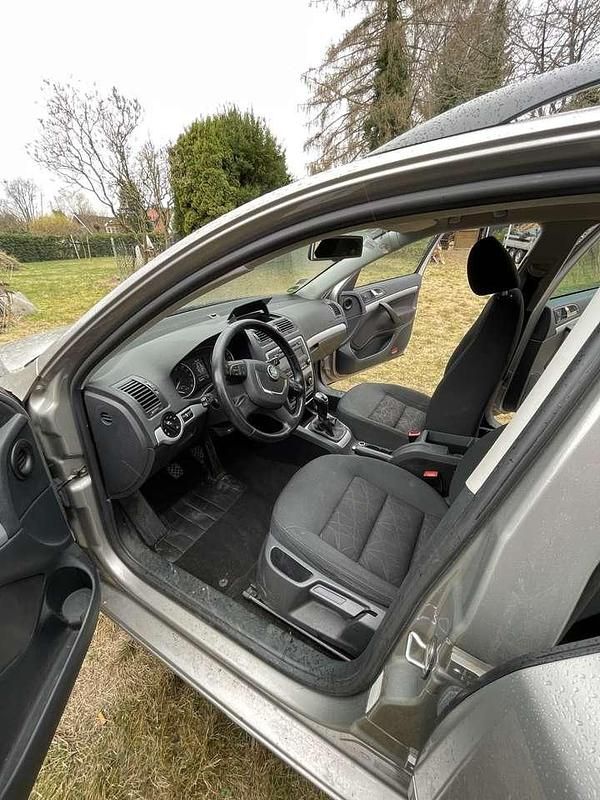 Gebraucht Skoda Octavia 140 PS (102 kW) 2012 Kombi