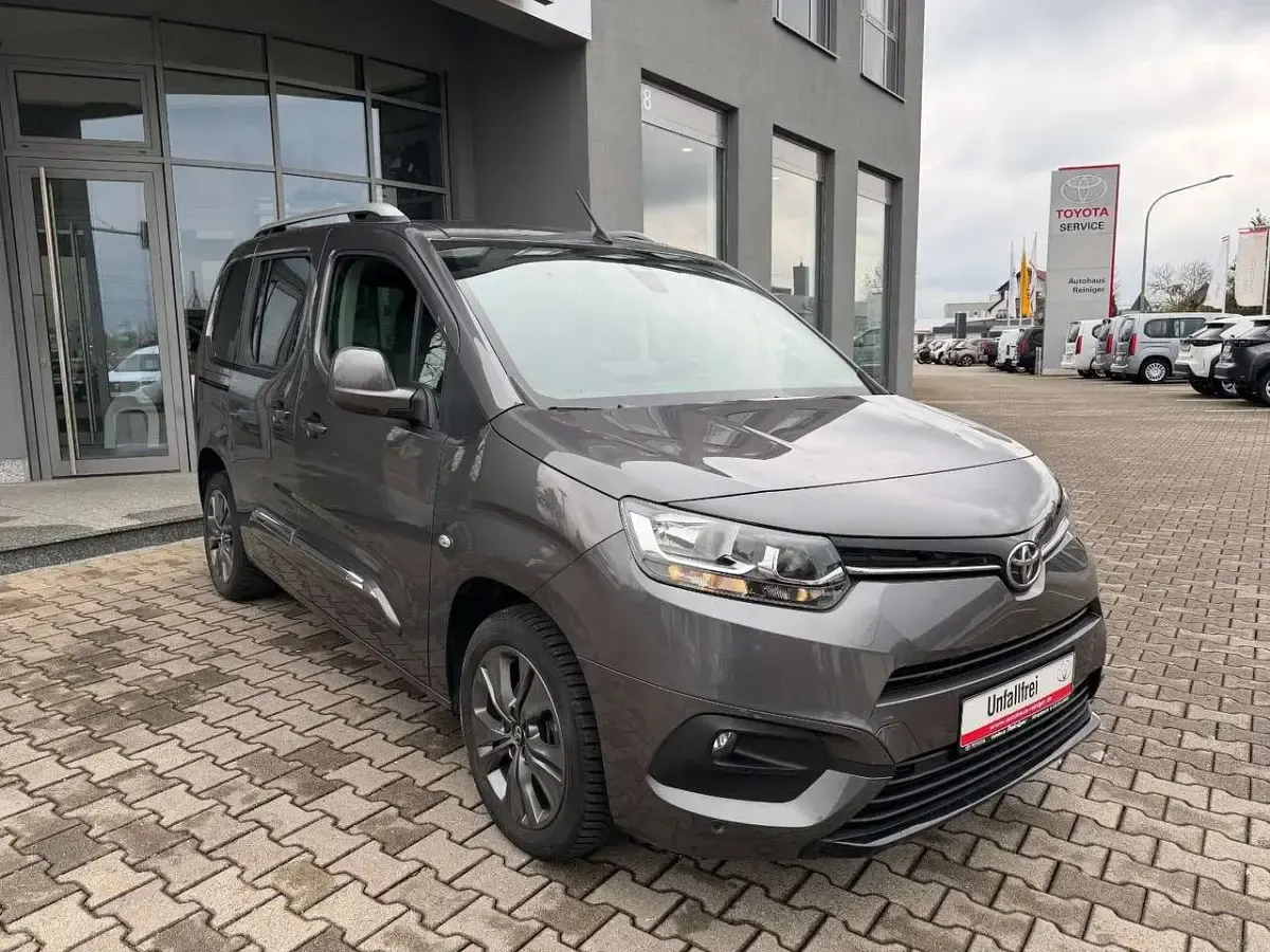 Gebraucht Toyota Proace Verso 110 PS (80 kW) 2021 Marlingrau Kombi