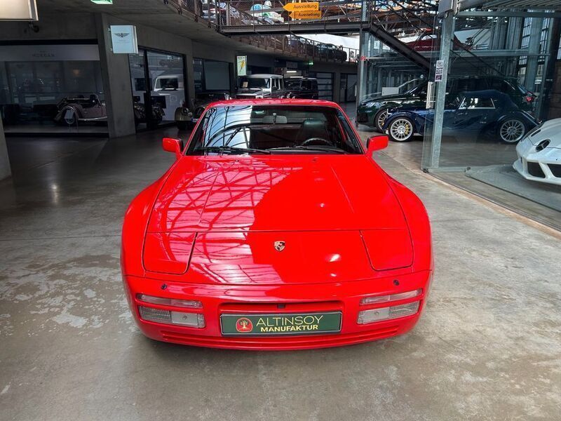 Rot Gebraucht 1985 Porsche 944 Turbo Coupé | 39.900 € - Bild 1/4