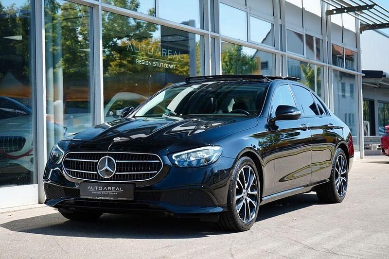 Schwarz Gebraucht 2021 Mercedes E220 Avantgarde Limousine | 39.890 € (Teuer) - Bild 1/4
