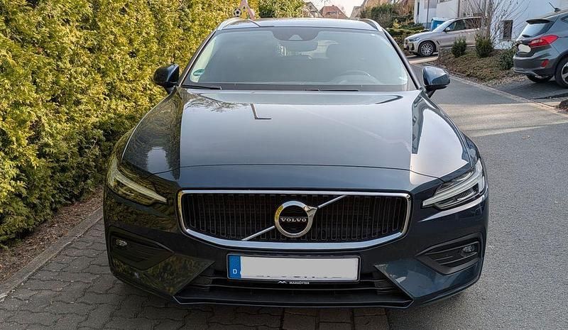 Gebraucht Volvo V60 190 PS (139 kW) 2018 Blau Kombi