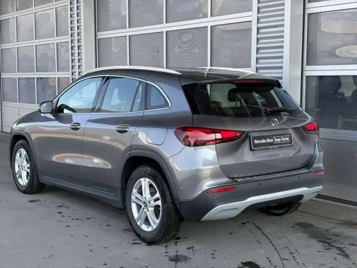 Gebraucht Mercedes GLA200 Advanced 163 PS (119 kW) 2024 Grau SUV