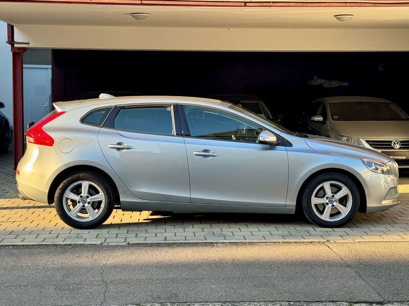 Gebraucht Volvo V40 Kinetic 179 PS (131 kW) 2014 Silber Kombi